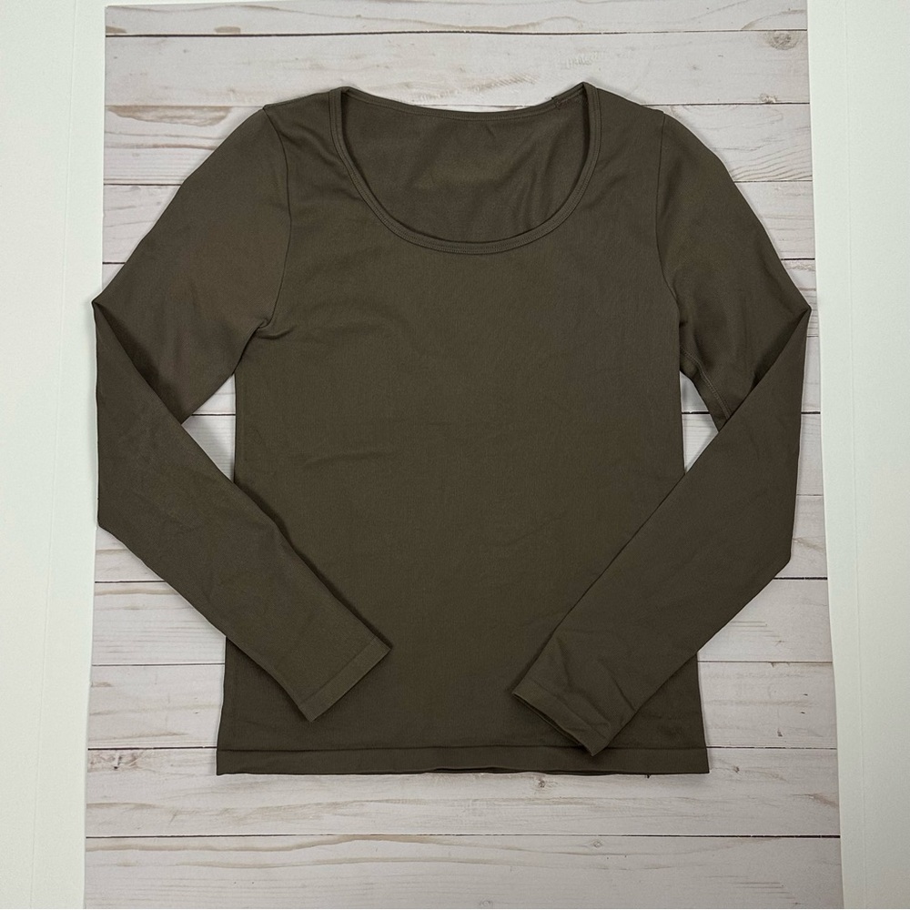 OQQ brown scoop neck fitted long sleeved top - size small